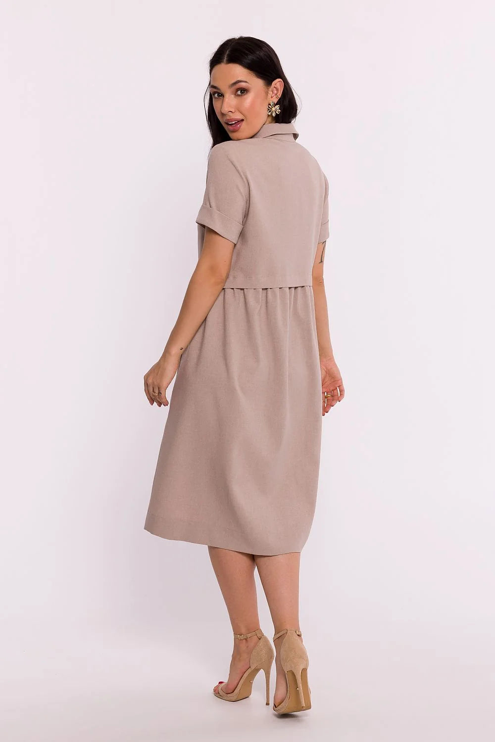 robe chemise midi beige taupe coupe droite manches courtes col classique boutons ton poches latérales tissu léger fluide