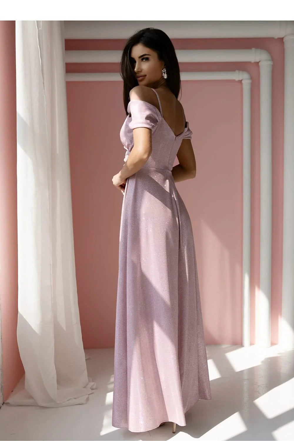 Robe de soirée élégante longue décolleté en V manches tombantes tissu brillant rose pâle femme occasions spéciales