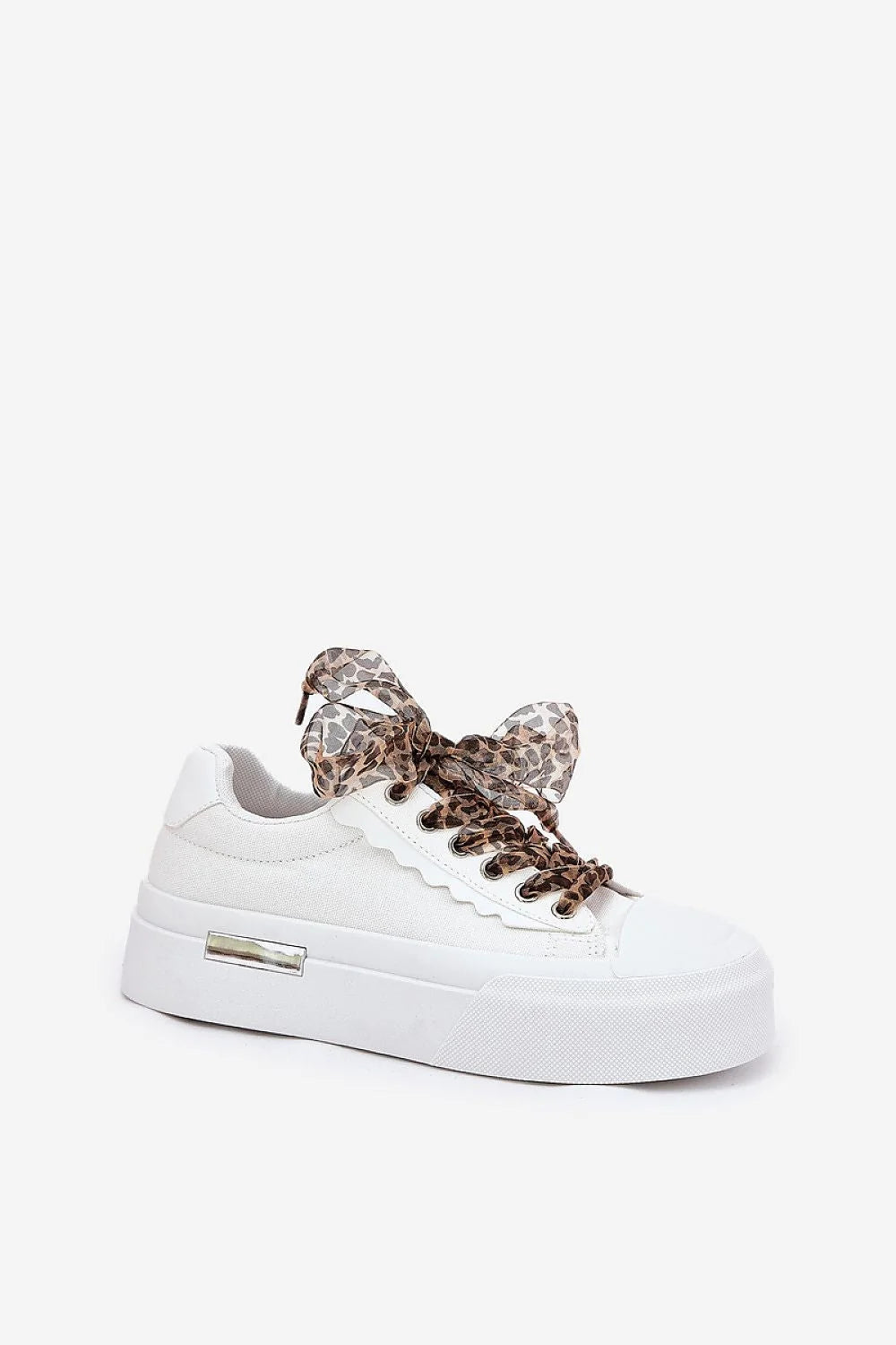 baskets femme blanches cuir similicuir plateforme compensée semelle gomme épaisse bout rond lacets larges organza léopard œillets métalliques bracelet doré