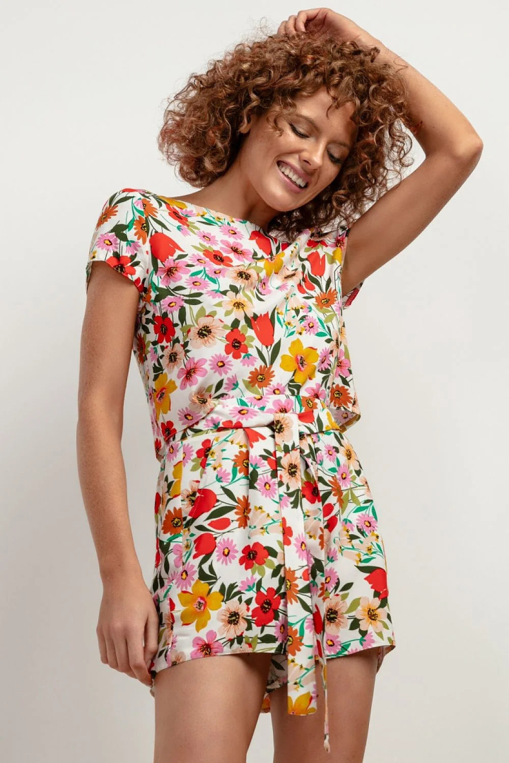 Chemisier féminin floral léger en viscose manches courtes encolure ronde coupe droite été printemps occasionnels