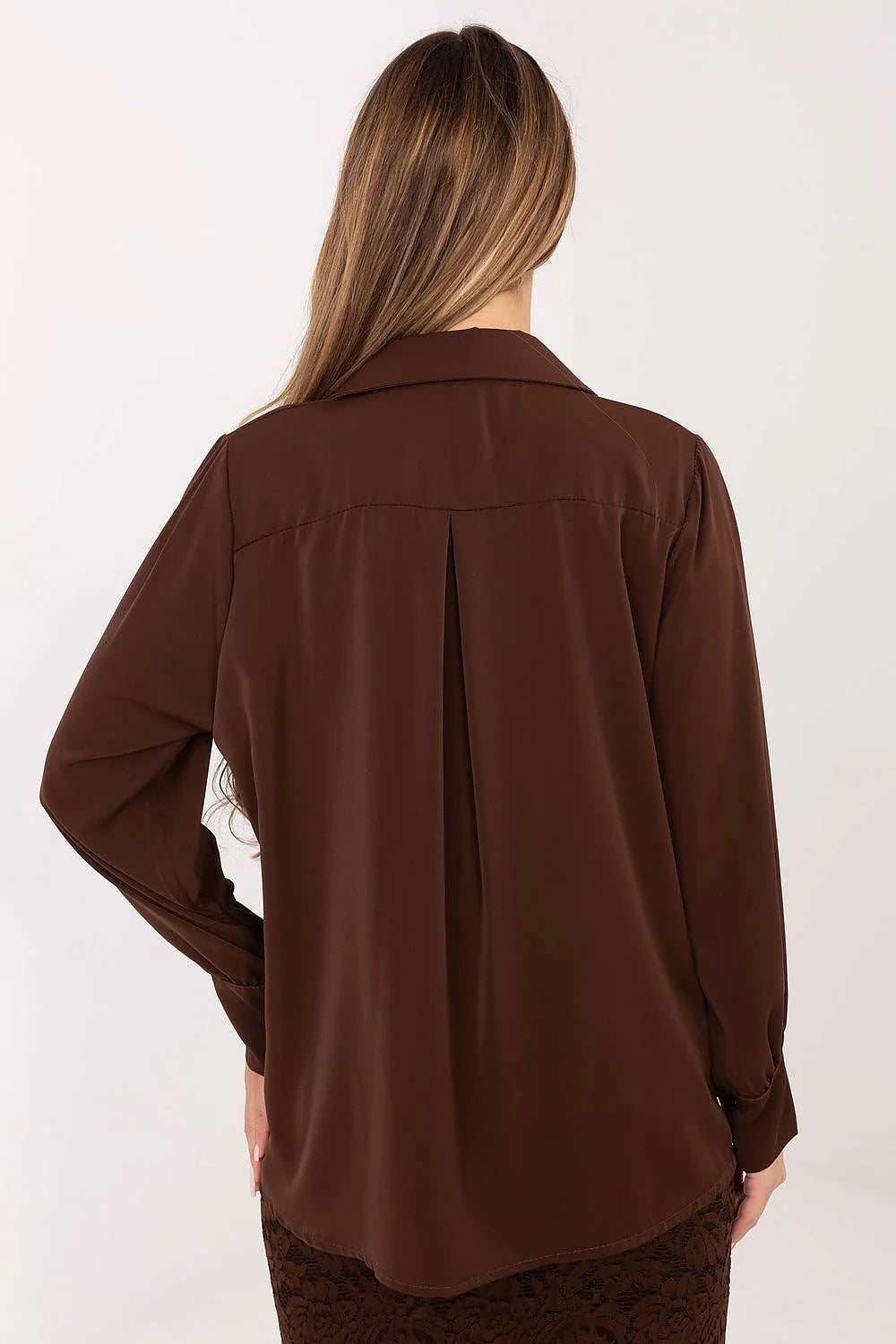 chemise femme élégante classique bureau romantique polyester légère confortable manches longues bouffantes poignets boutonnés col jabot volants chocolat