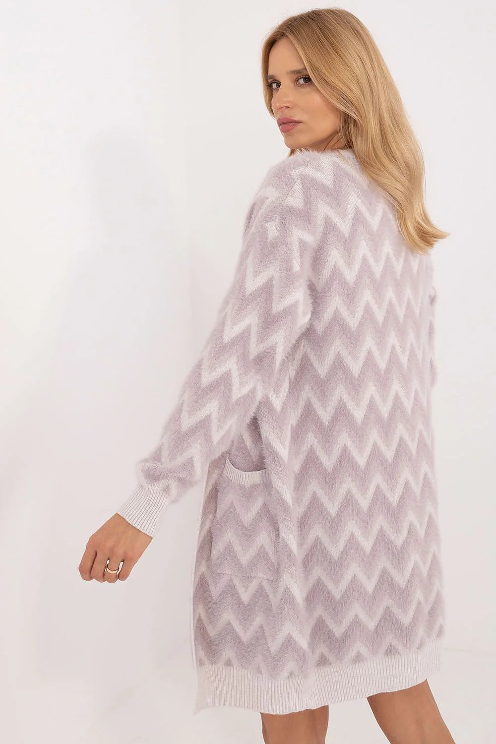 Cardigan féminin élégant en chevrons lavande clair manches longues coupe longue sans fermeture en mélange de nylon PBT viscose