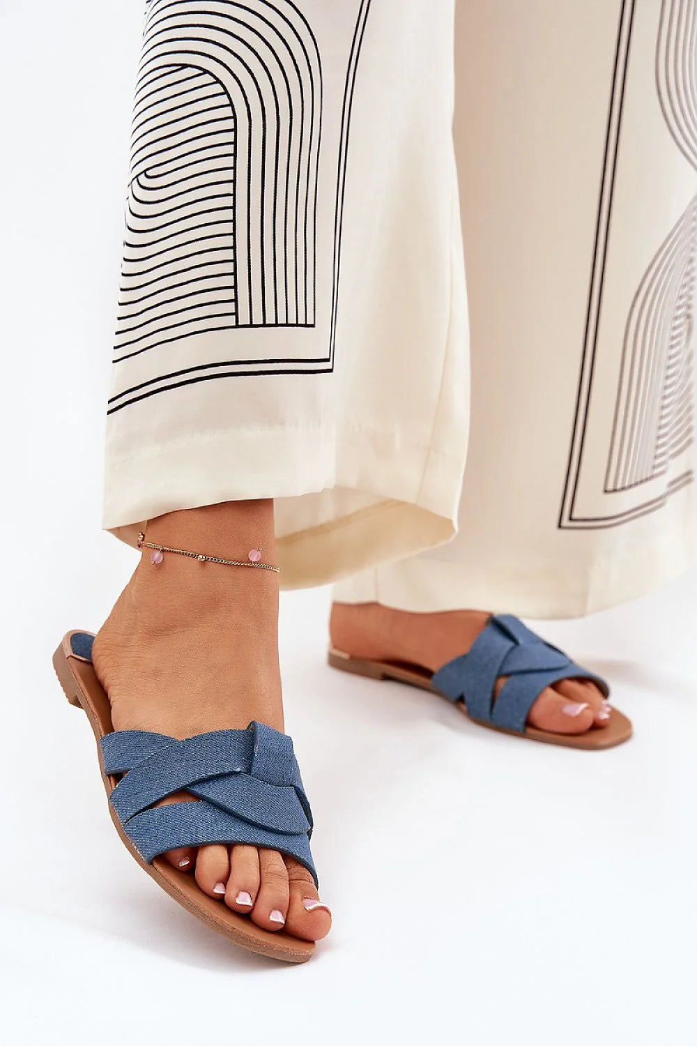 Sandales plates femmes tissu denim design moderne style décontracté semelle cuir artificiel talon 1 cm