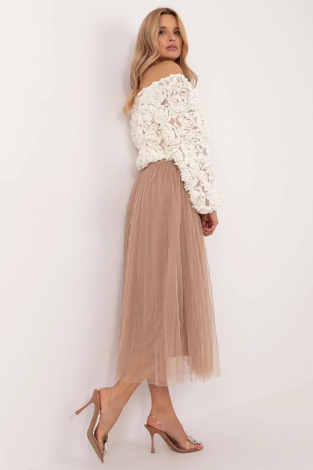 Tenue femme élégante off-shoulder floral appliqué tulle beige jupe longue élastique taille doublure robe chic occasion spéciale