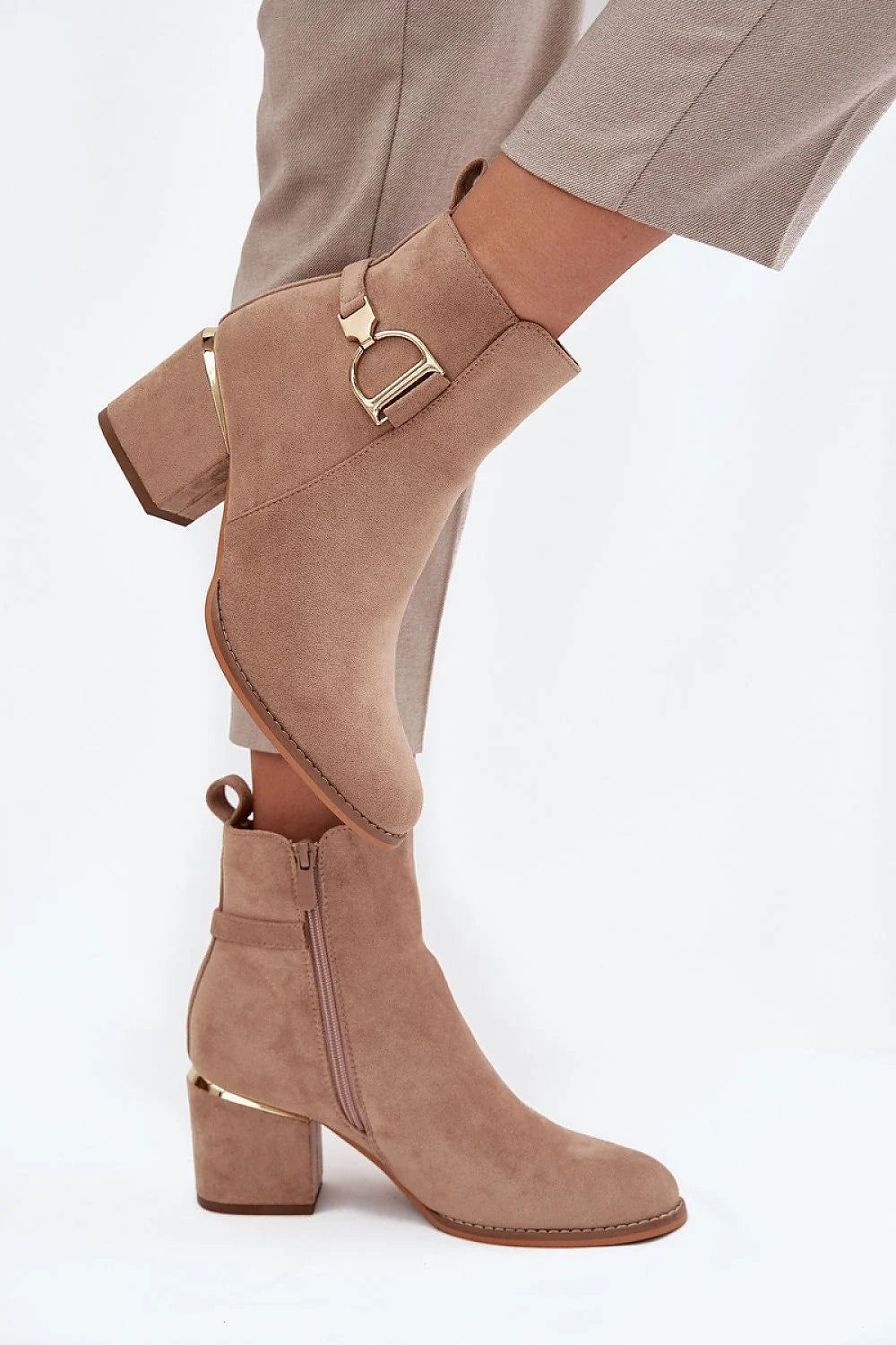 bottines femme suédine écologique taupe bout arrondi talon colonne moyen maintien silhouette élégante doublure douce chaleur confort fermeture éclair dorés