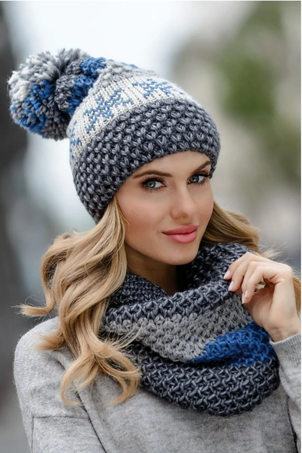 Bonnet en tricot pour femme élégant avec pompon volumineux, motifs géométriques, couleurs tendance, doux et chaud, idéal pour l'hiver