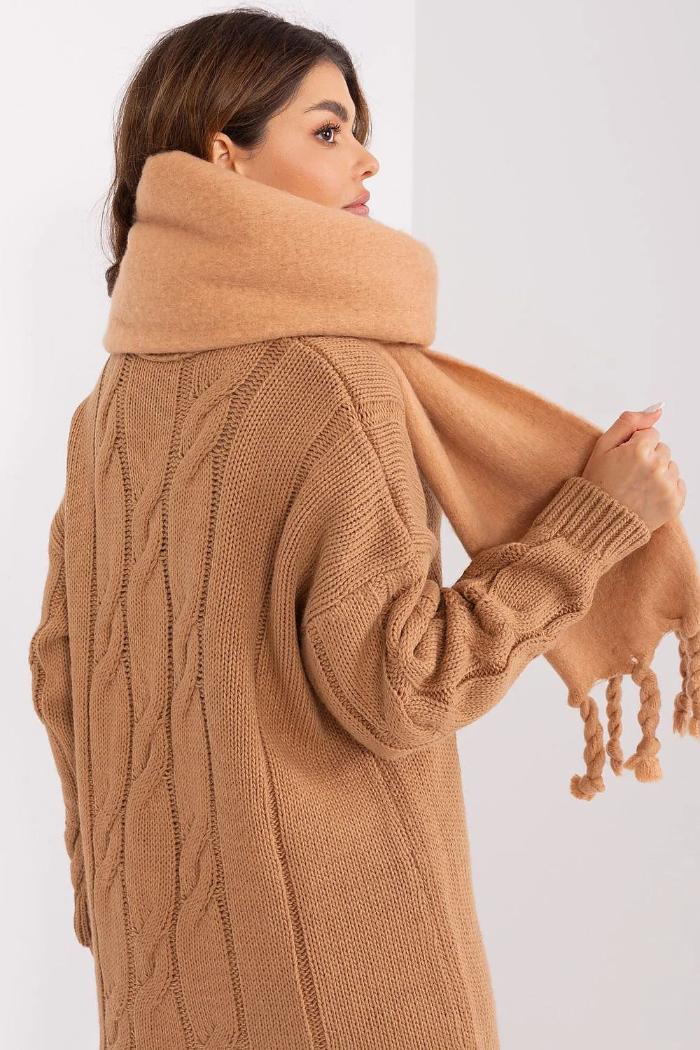 ensemble pull écharpe camel torsadés maille épaisse oversize longueur généreuse franges torsadées mohair doux chaud confortable ample casual élégant intemporel