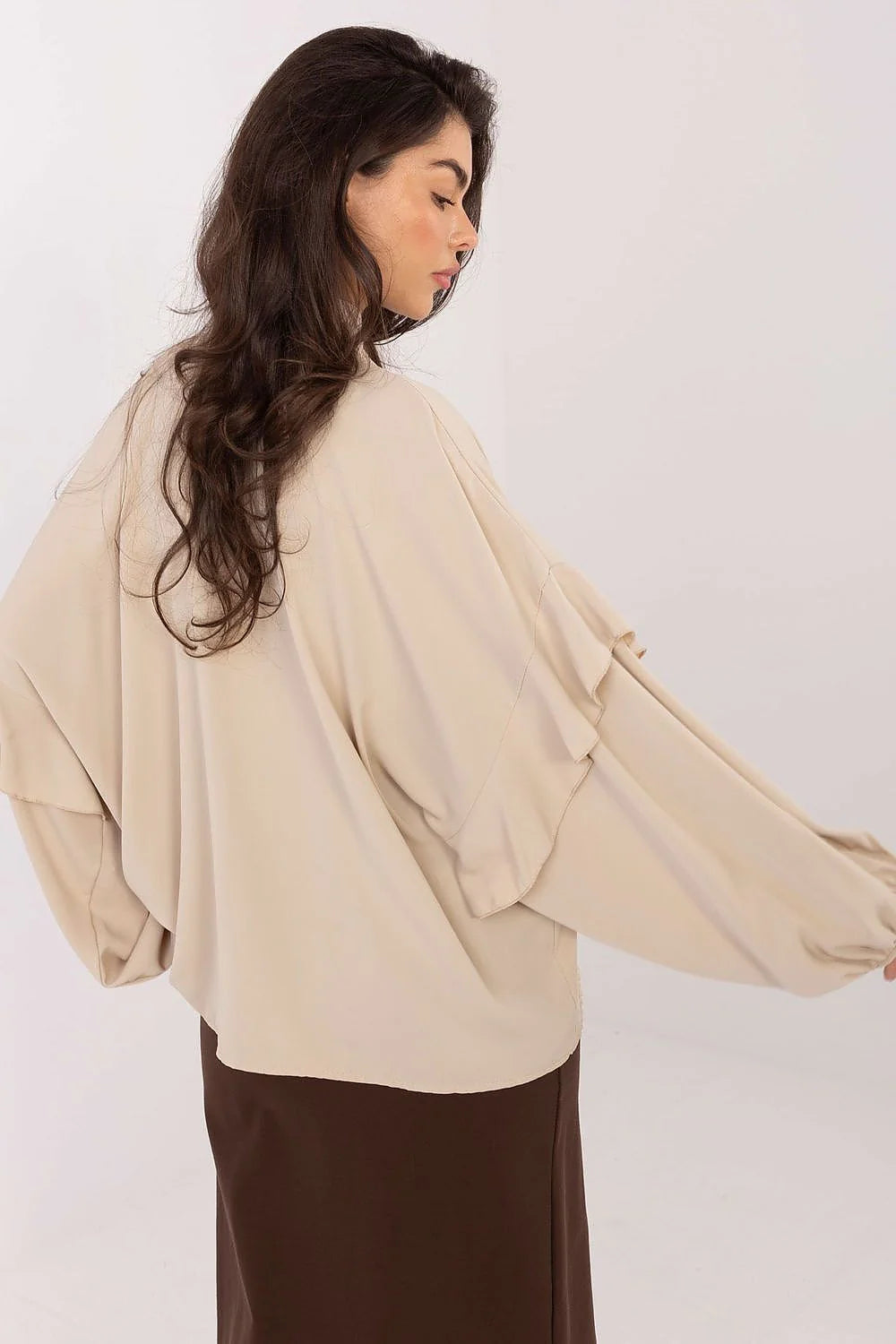 chemise femme sans col manches longues bouffantes volants lavallière noeud polyester léger fluide oversize drapé beige élégante soirée poignets élastiqués