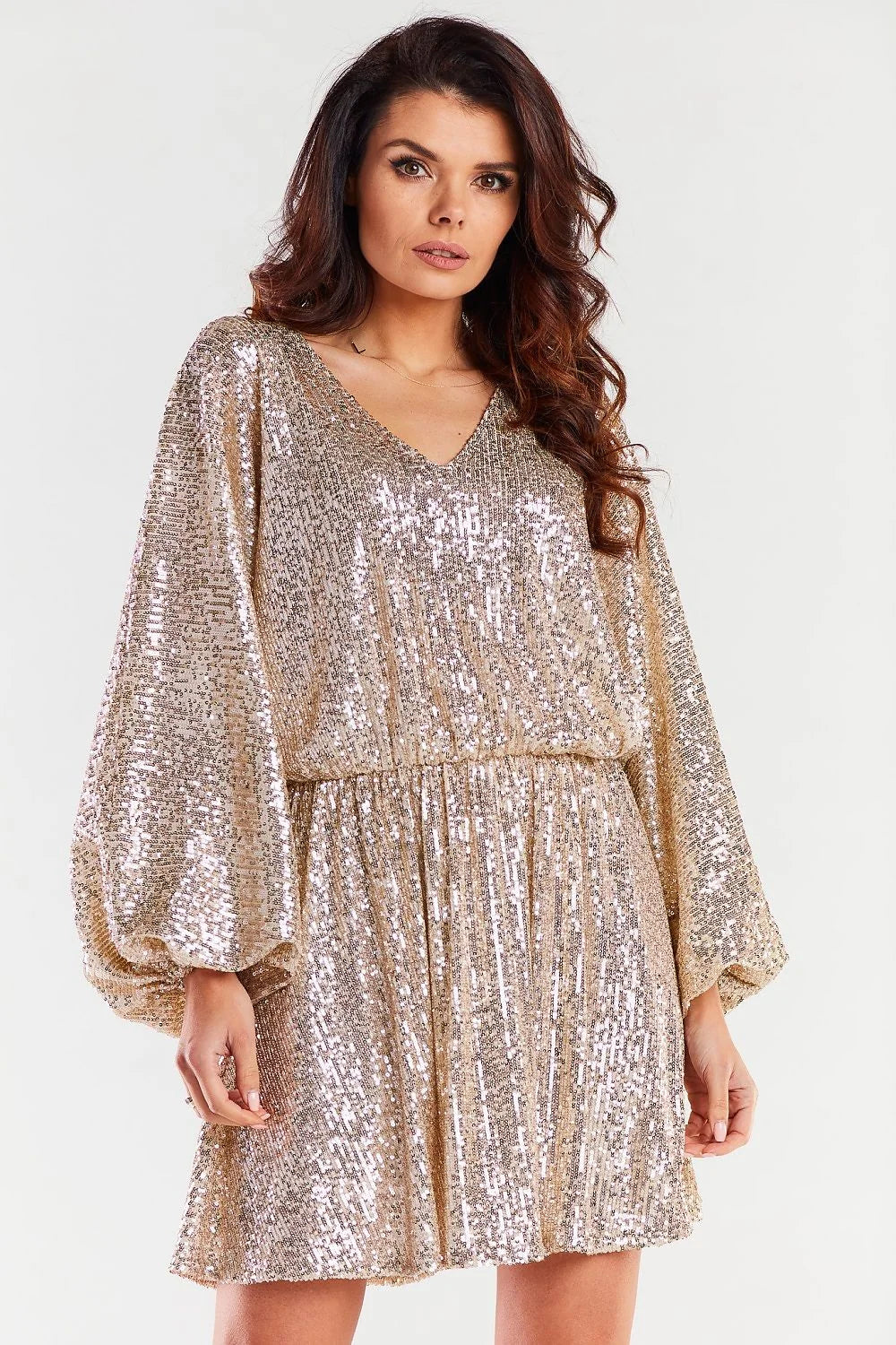 Robe de soirée élégante à paillettes rose métallisé manches longues bouffantes en V dos nu ajustée femme