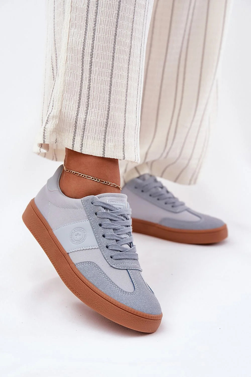 Chaussures de sport modernes pour femmes design épuré cuir synthétique tissu semelle caoutchouc confort style Big Star