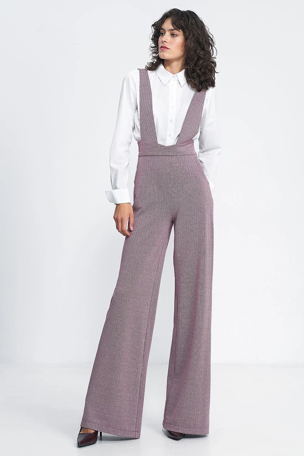 Salopette pour femme élégante rose pâle tissu texturé bretelles larges coupe haute occasions formelles