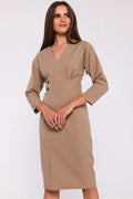 Robe de jour élégante style classique beige taille haute décolleté en V manches 3/4 longueur genoux fente avant femme occasion professionnelle