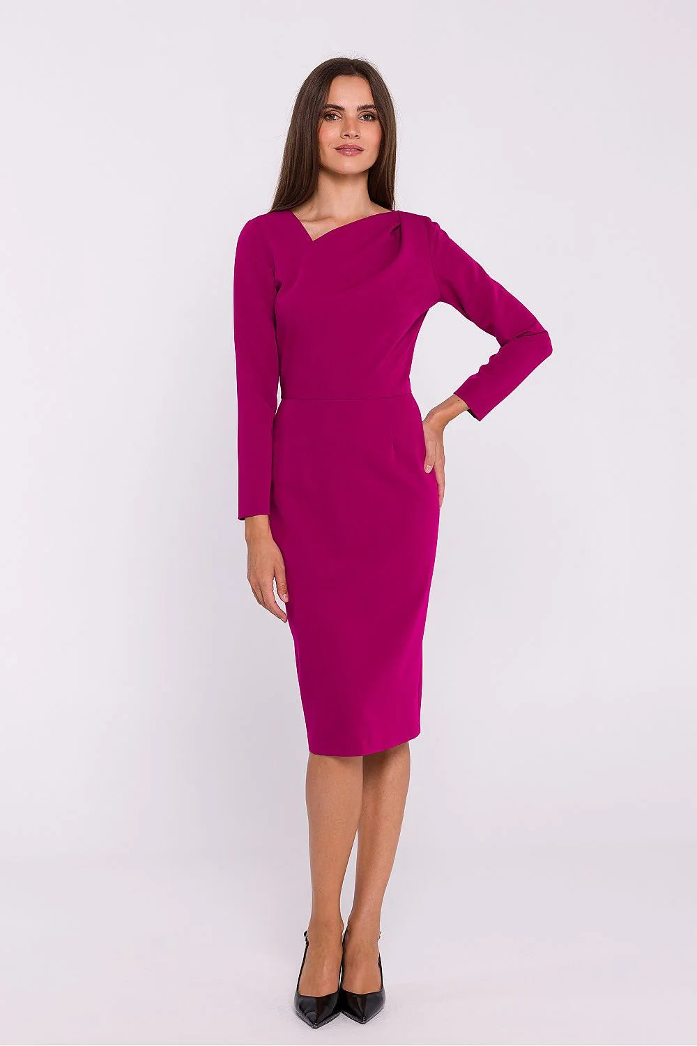 Robe de jour élégante fuchsia manches longues encolure asymétrique coupe crayon longueur midi fente dos femmes