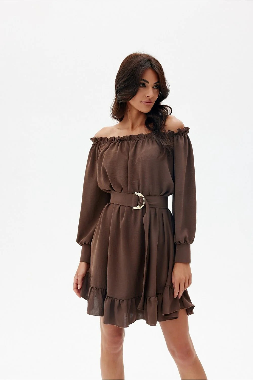Robe féminine élégante couleur brun tissu léger coupe trapèze ceinture ajustable manches longues encolure bardot occasions semi-formelles femmes été automne hiver