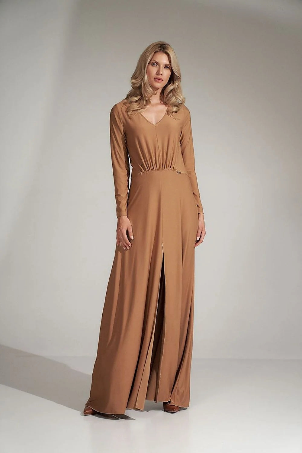 Robe longue élastique élégante verte manches longues décolleté cœur ajustable idéale pour femme chic