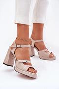 Sandales à talons élégantes pour femmes, design moderne et épuré, cuir naturel beige, talons blocs, confort et style, occasions spéciales