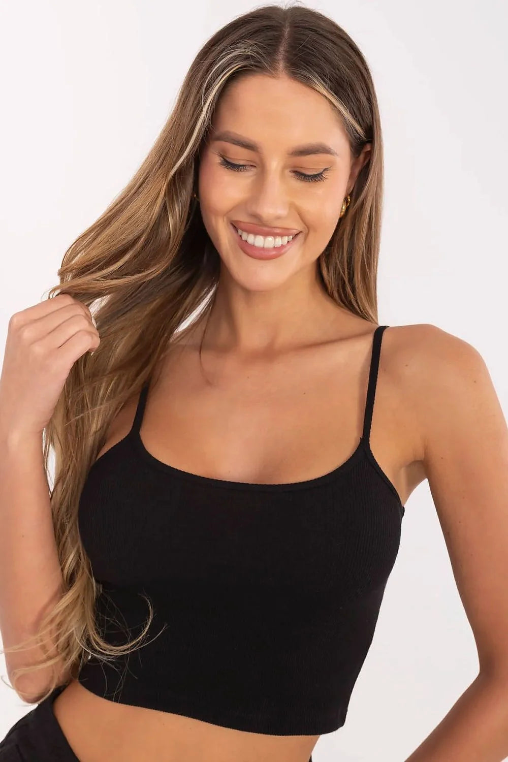 Top court Rue Paris noir à bretelles fines en coton élasthanne côtelé neckline ronde ajusté crop top moderne minimaliste pour femme