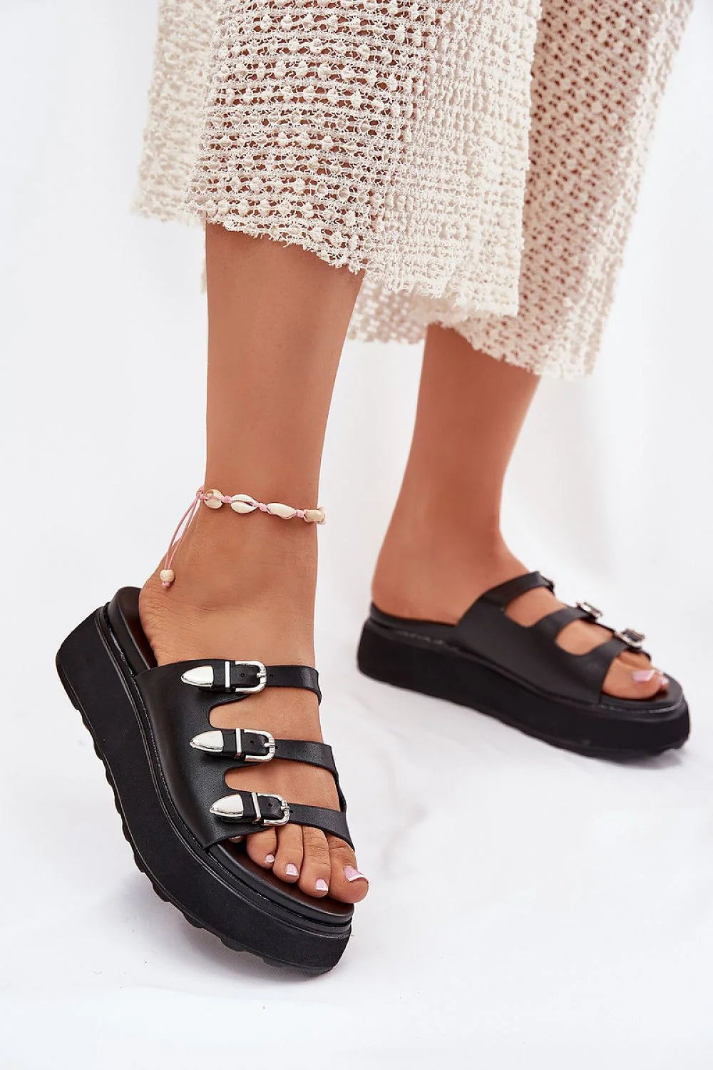 Sandales platesforme femmes cuir écologique noir straps réglables boucles argentées été confort style moderne