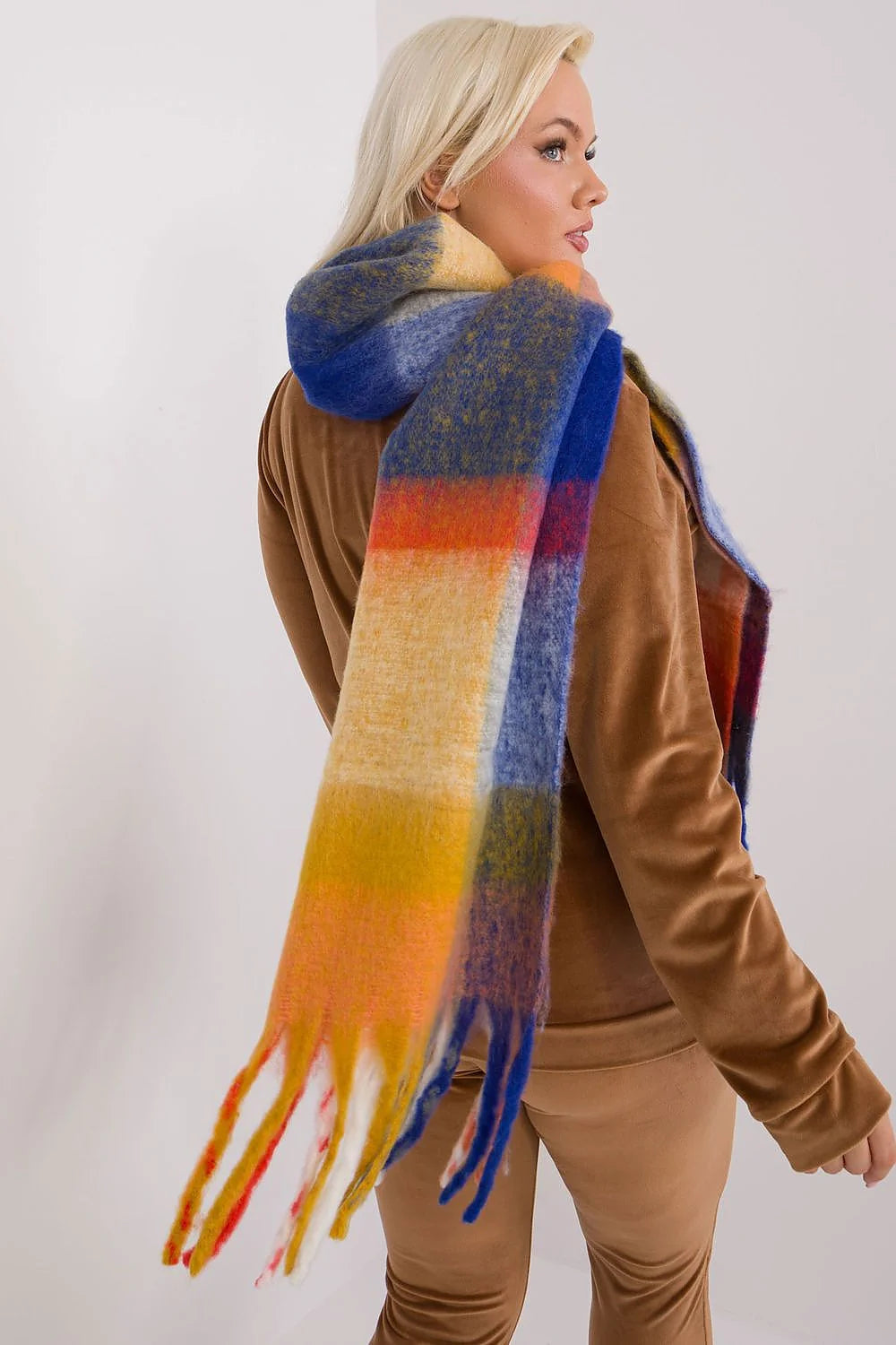 Écharpe femme carreaux multicolores polyester résistant pompons hiver automne style audacieux texture douce franges couleur vive accessoire mode polyvalent saison