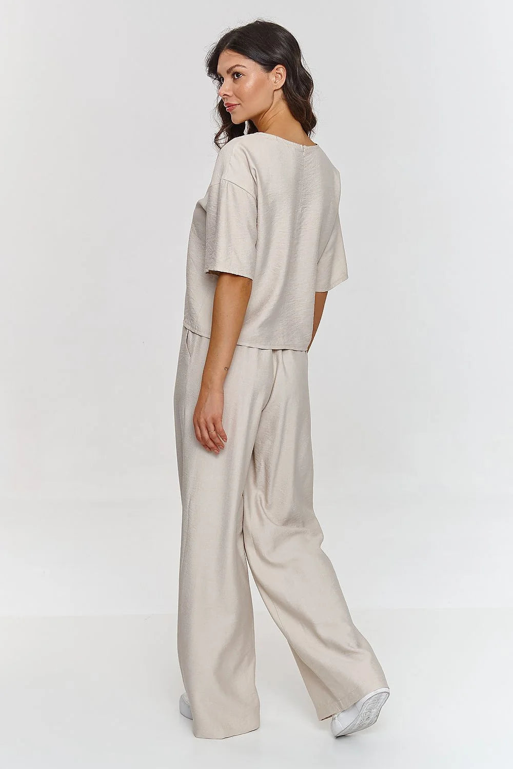 Ensemble Makadamia pour femme printemps été coupe droite manches courtes pantalon ample couleur beige matériau respirant高品質仕上げ