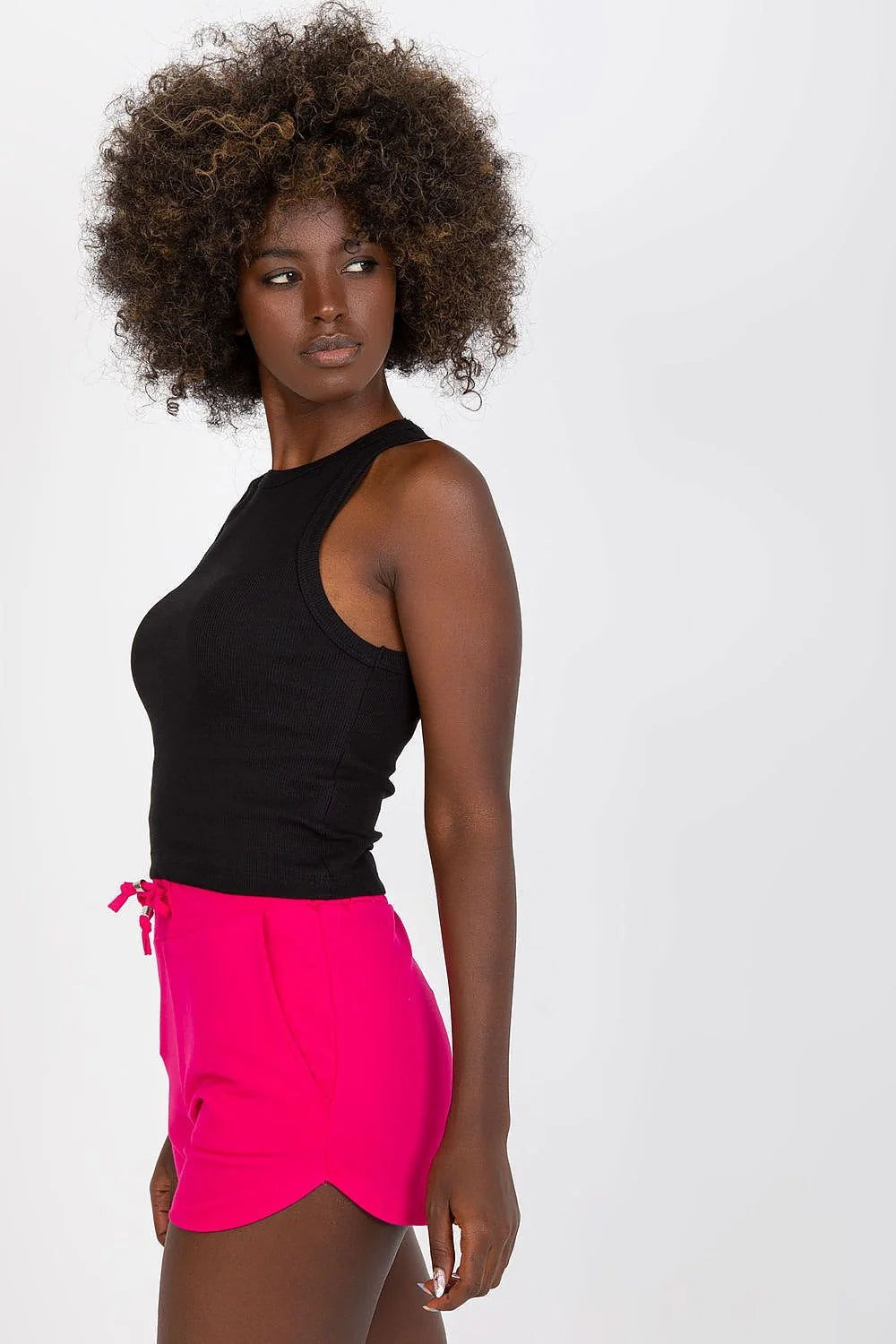Débardeur et short femme en coton noir et rose vif, style décontracté, coupe ajustée, idéal été
