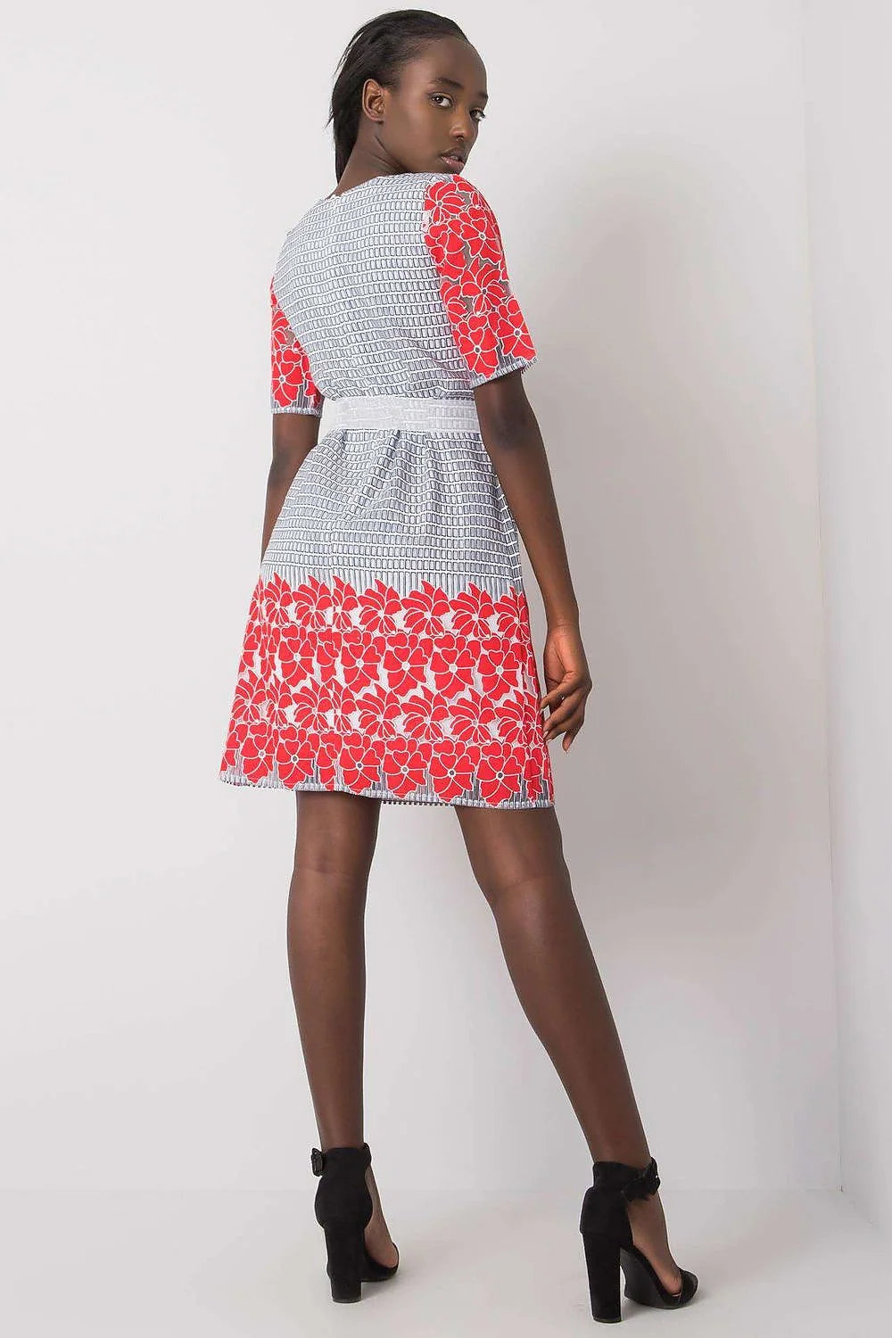 Robe féminine élégante longueur genou motif géométrique floral rouge blanc ceinture ajustable matériau léger femme