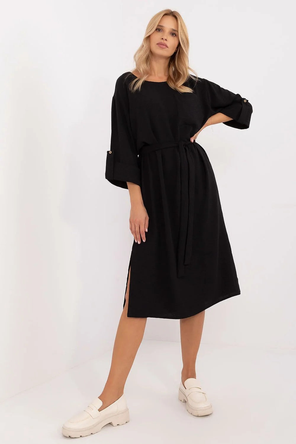 robe midi noire élégante coton viscose elasthanne fluide texturé coupe droite col rond manches trois quarts retroussables ceinture poche poitrine