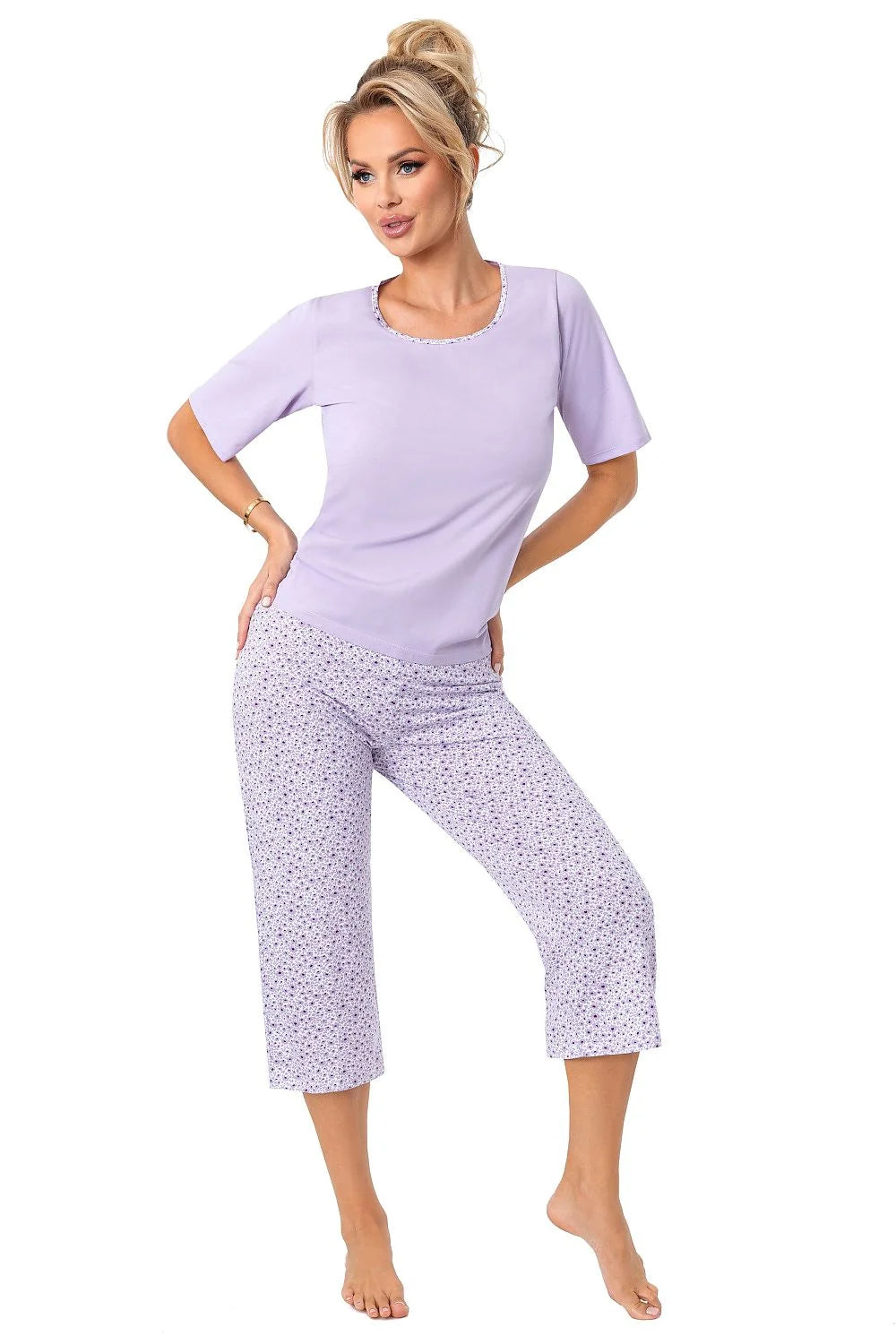 pyjama femme élégant confortable manches courtes col rond dentelle motif floral violet lavande jersey doux capri taille élastique