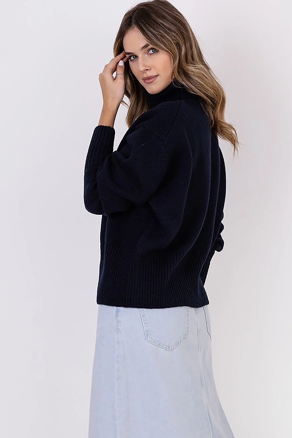 Pull col roulé féminin en acrylique et nylon, style classique, coupe ample, finitions côtelées, mode intemporelle pour femmes