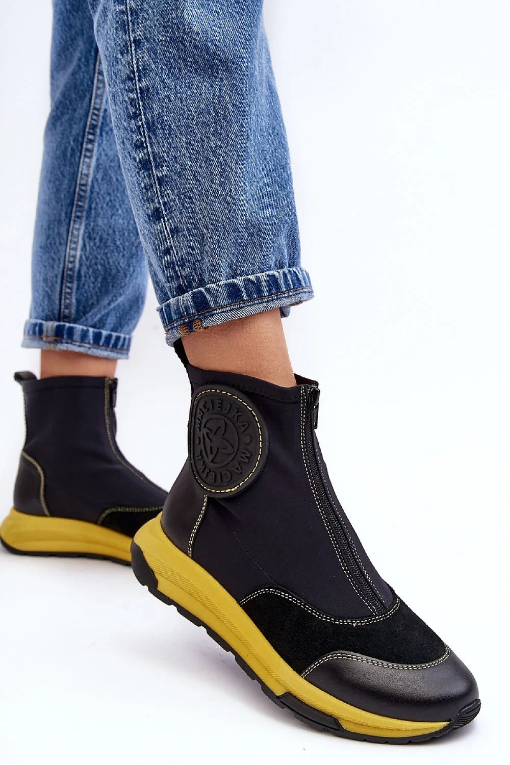 Bottines modernes pour femmes urbaines style sportif cuir tissu logo logo circulaire fermeture éclair noir jaune