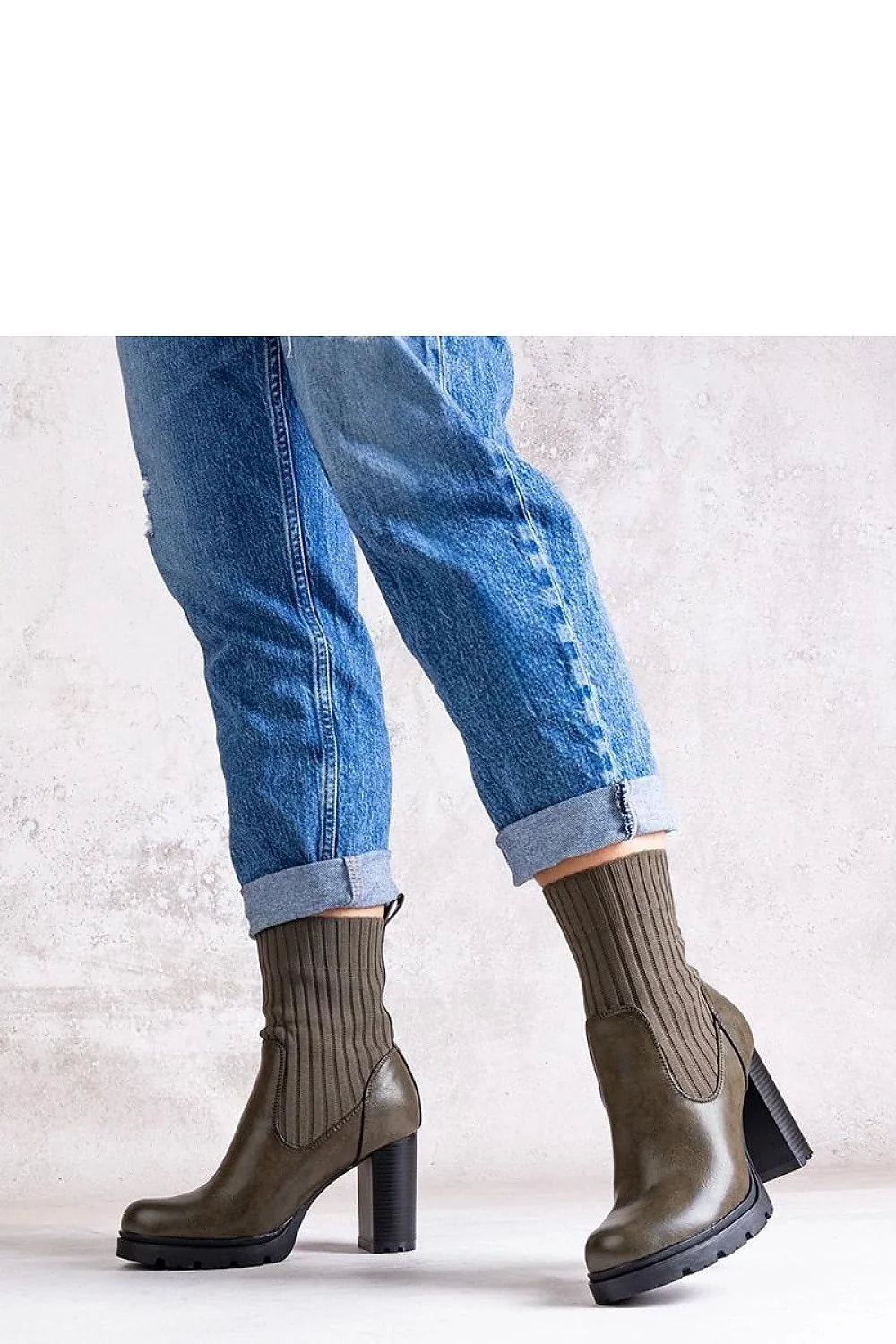 bottes talon bloc cuir écologique kaki tige côtelée extensible montante mollet bout rond semelle caoutchouc crantée plateau cubain confortable élégante