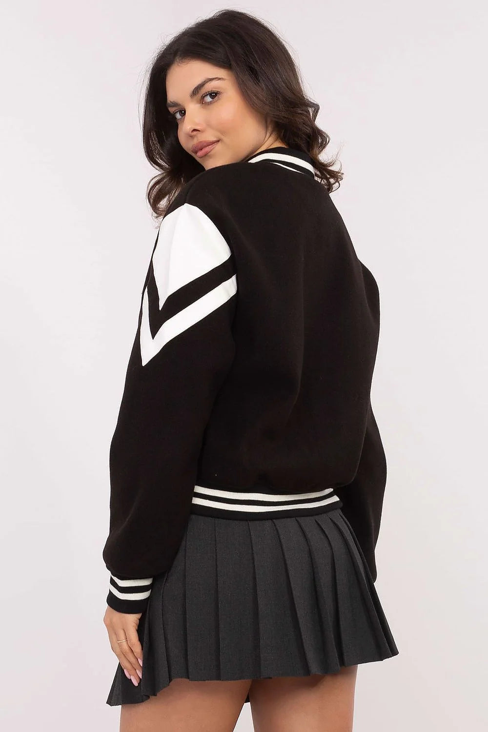 Veste varsity style universitaire noire et blanche logo N manches longues boutons-pression femmes