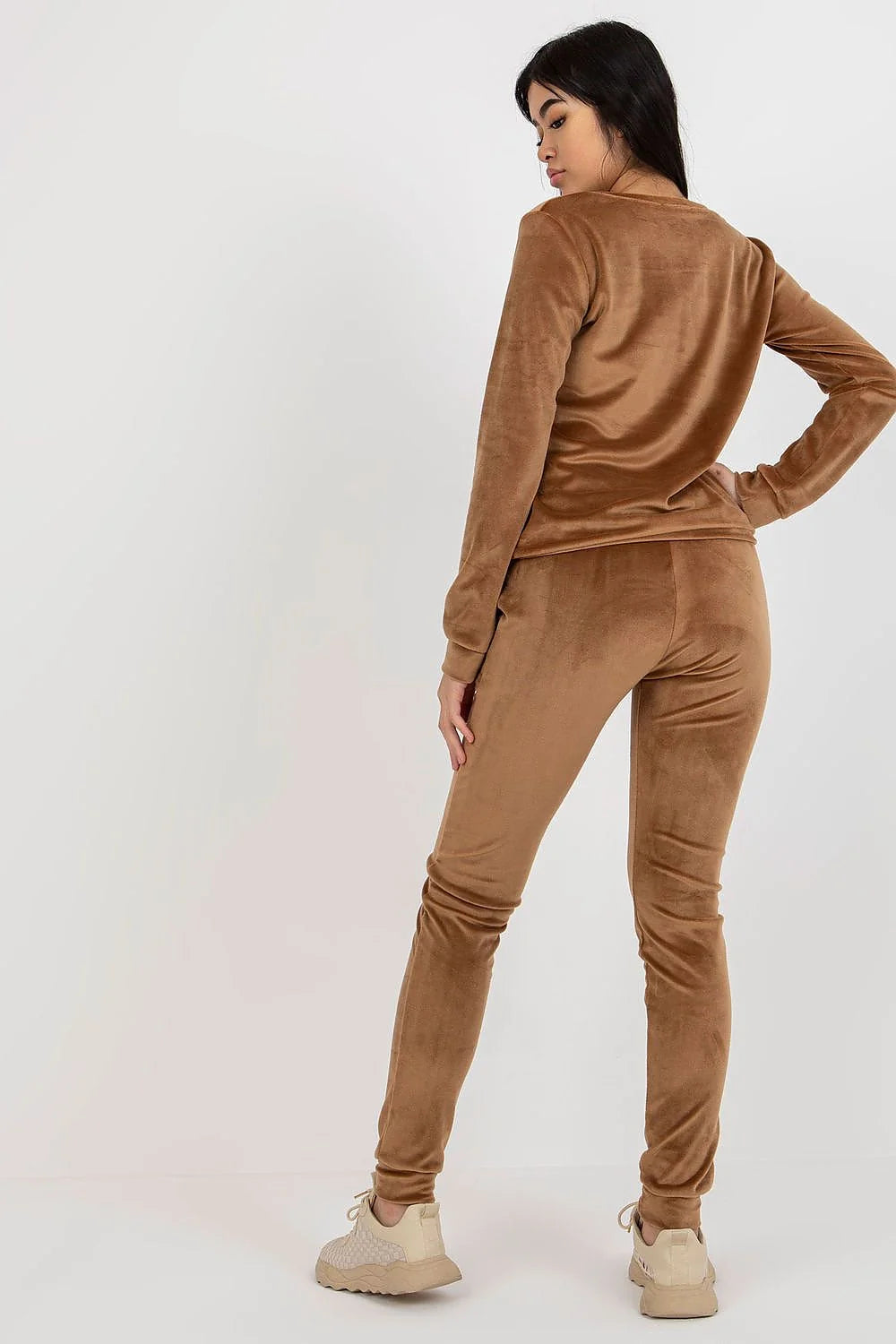 ensemble femme moderne velours oversize blouse pantalon manches longues coupe ample jogger fuselé taille élastique bas resserré beige