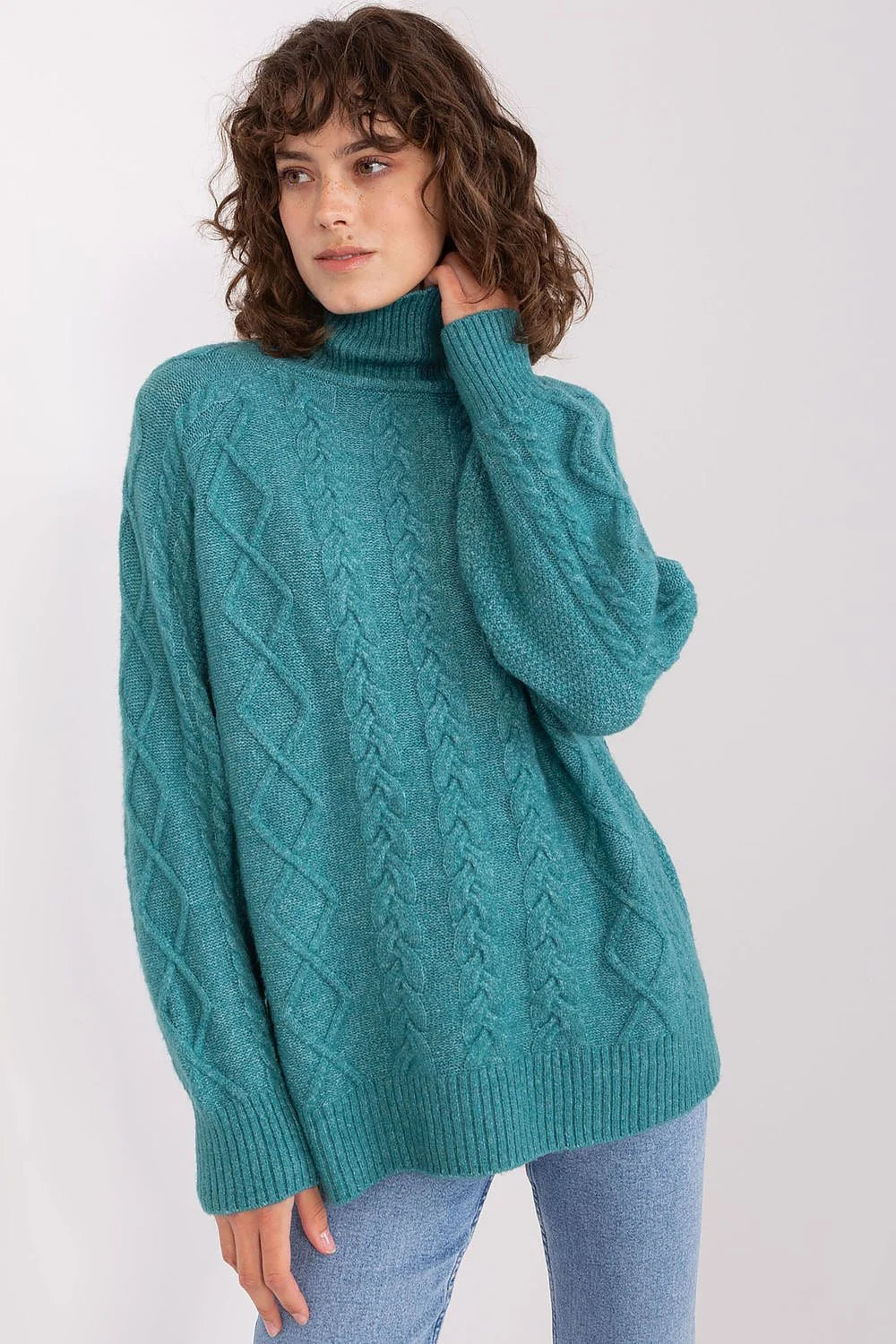 Pull femme col roulé texture tricotée motif torsadé couleur bleu canard manches longues coupe ample finitions côtelées