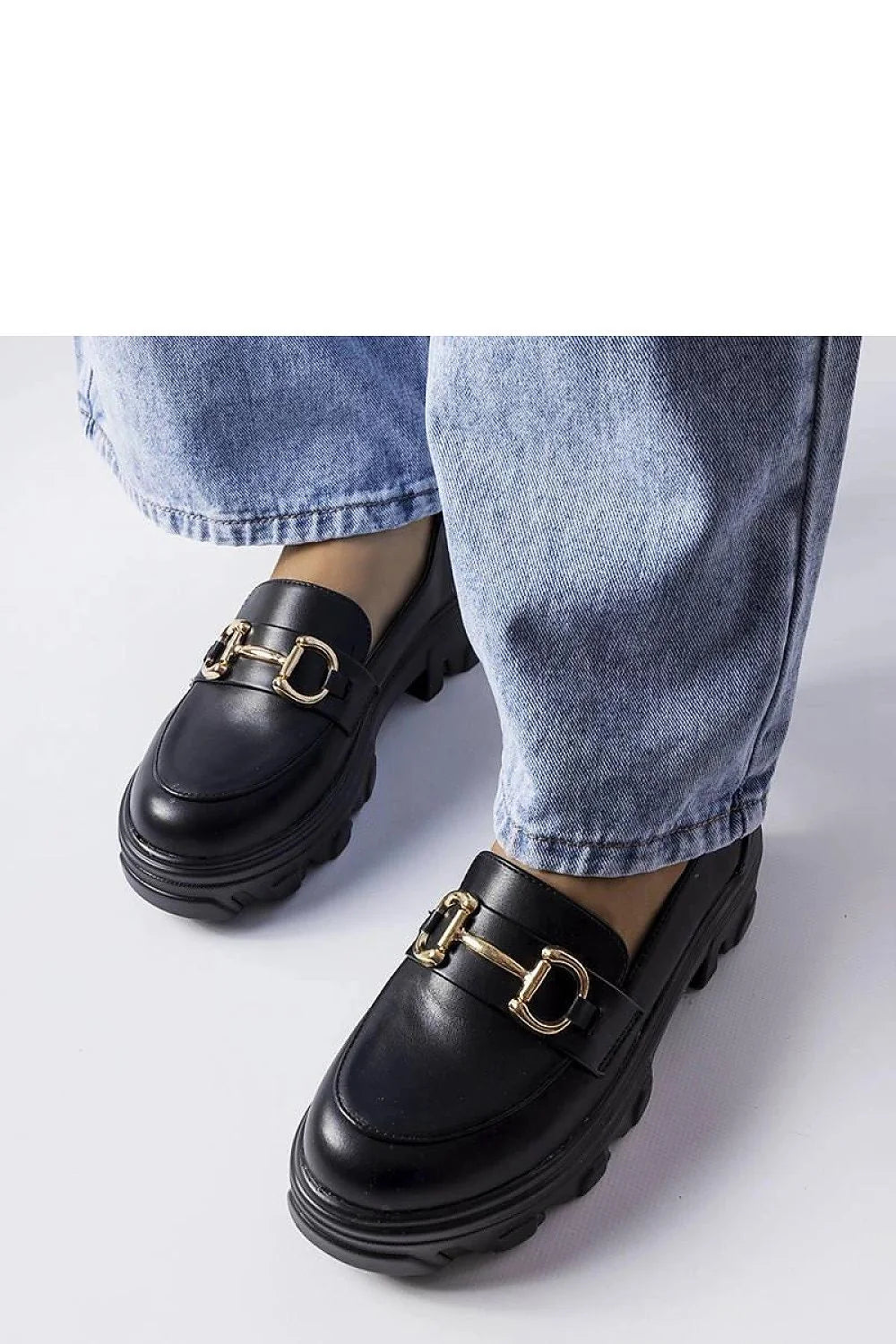 Mocassins pour femmes design moderne élégant cuir noir écologique double boucle dorée semelle épaisse crantée confort durable