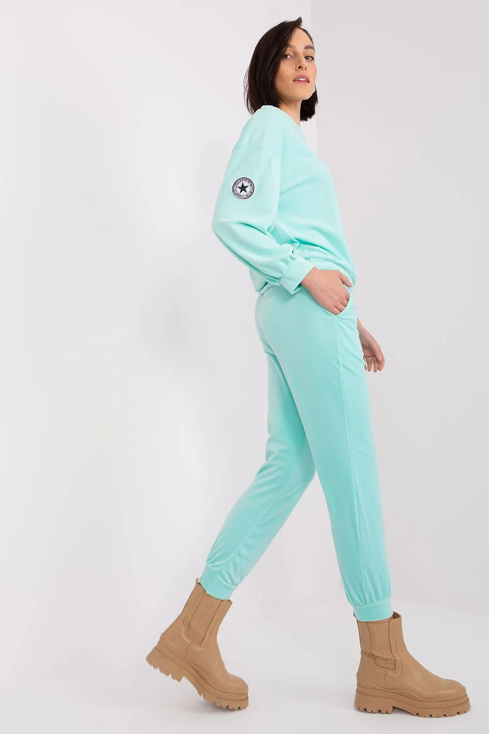 Ensemble Italy Moda élégant féminin survêtements maille velours sweatshirt pantalon joggers manches longues écusson turquoise pastel femmes
