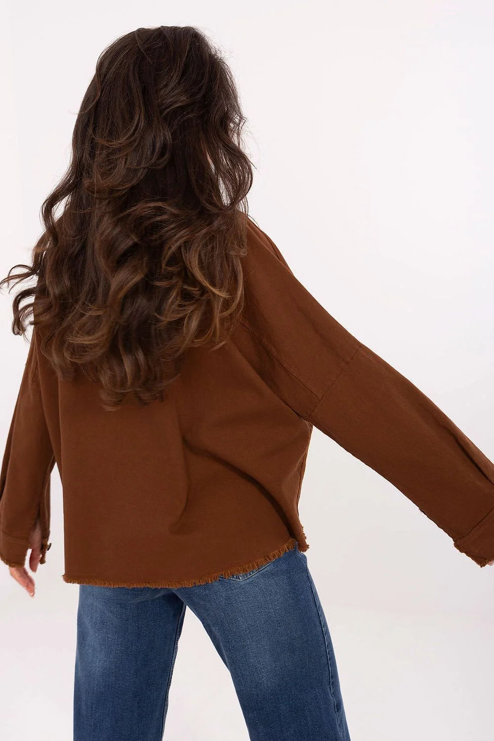 chemise jean femme casual intemporelle coton élasthanne stretch confortable respirant ajustée coupe classique boutonnée manches longues poches poitrine versatile élégante