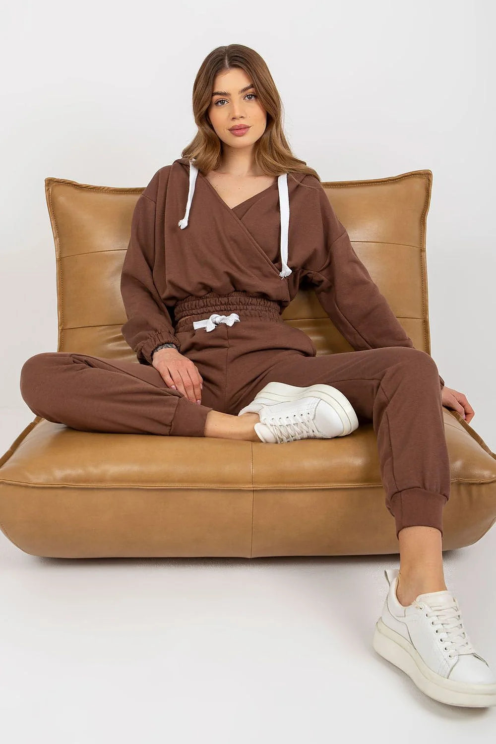 Ensemble Ex Moda pour femmes : sweat à capuche court, pantalon joggers élastique, tissu coton polyester, style décontracté et moderne, couleur jaune vif, idéal pour la détente et le streetwear