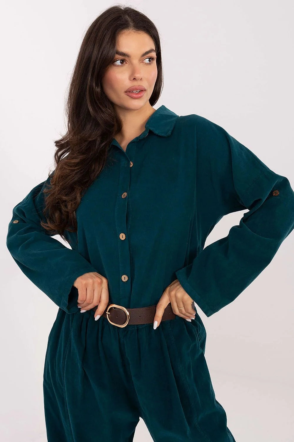 combinaison velours côtelé bleu canard coupe ample décontractée tombé structuré col classique manches longues fermeture boutonnée taille élastiquée