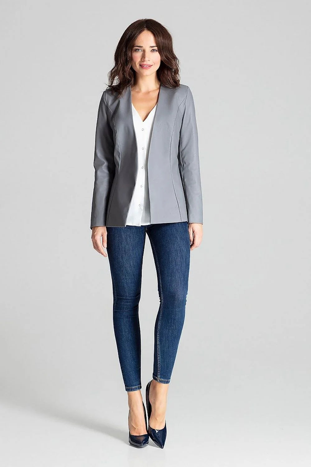 Blazer femme similicuir chic gris élégant coupe cintrée sans poches ouverture dos nu professionnel