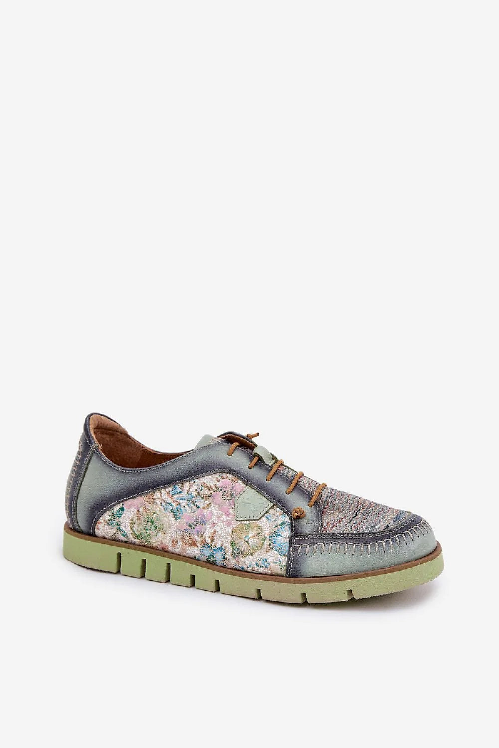Chaussures basses femmes style original Maciejka cuir naturel motifs floraux bleu rose beige lacets bruns confort quotidiien