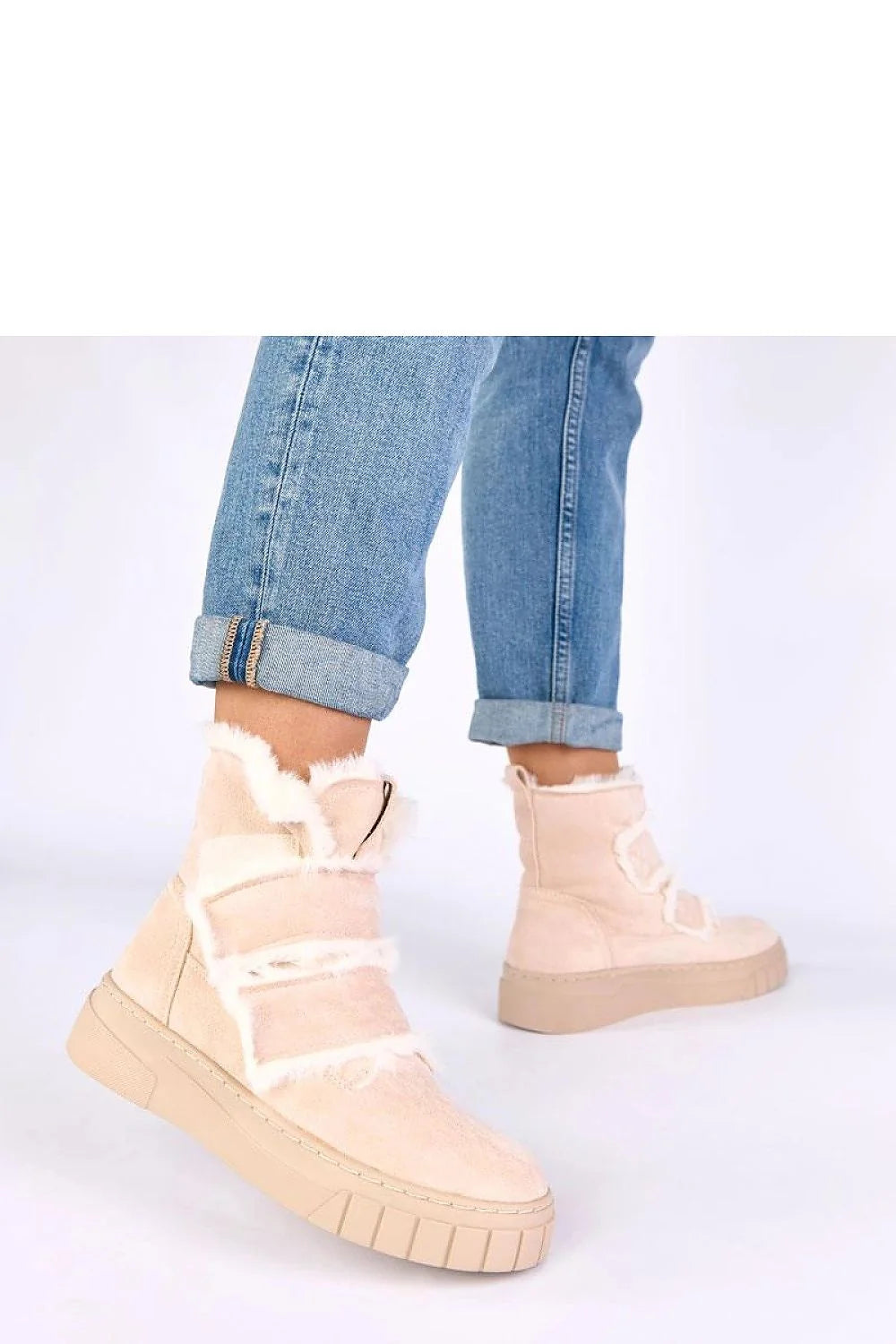 bottines femme mi cheville suede beige nude doublure fourrure fausse brides velcro apparentes plateforme crantee gomme epaisse antiderapante isolante cocooning
