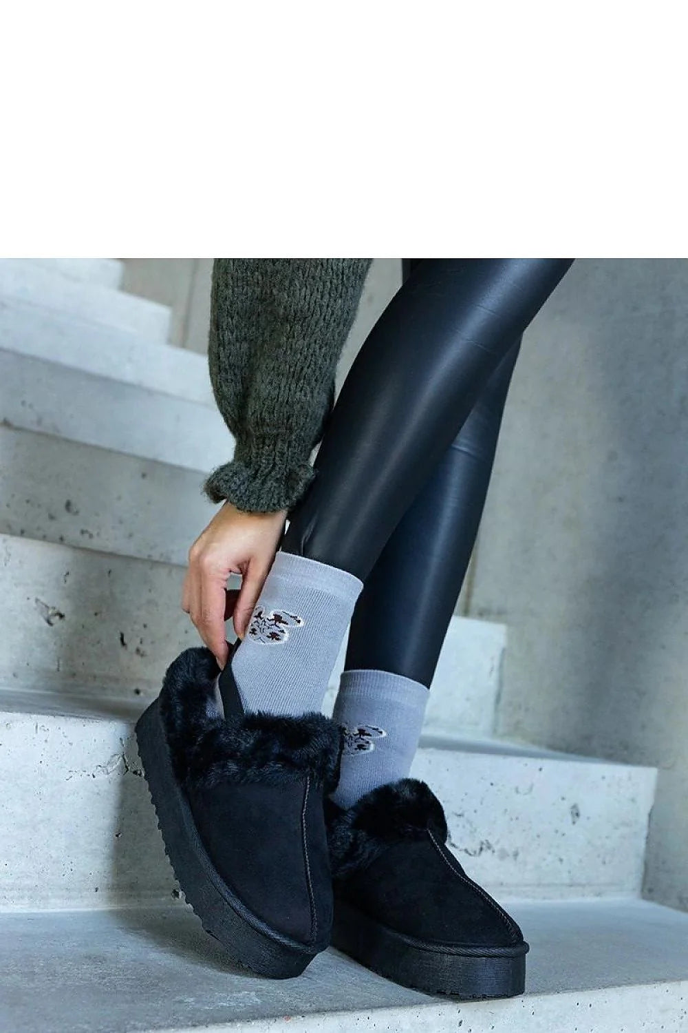 Mocassins intérieurs pour femmes en suédé noir avec fourrure, semelle antidérapante, confort maximal, style moderne