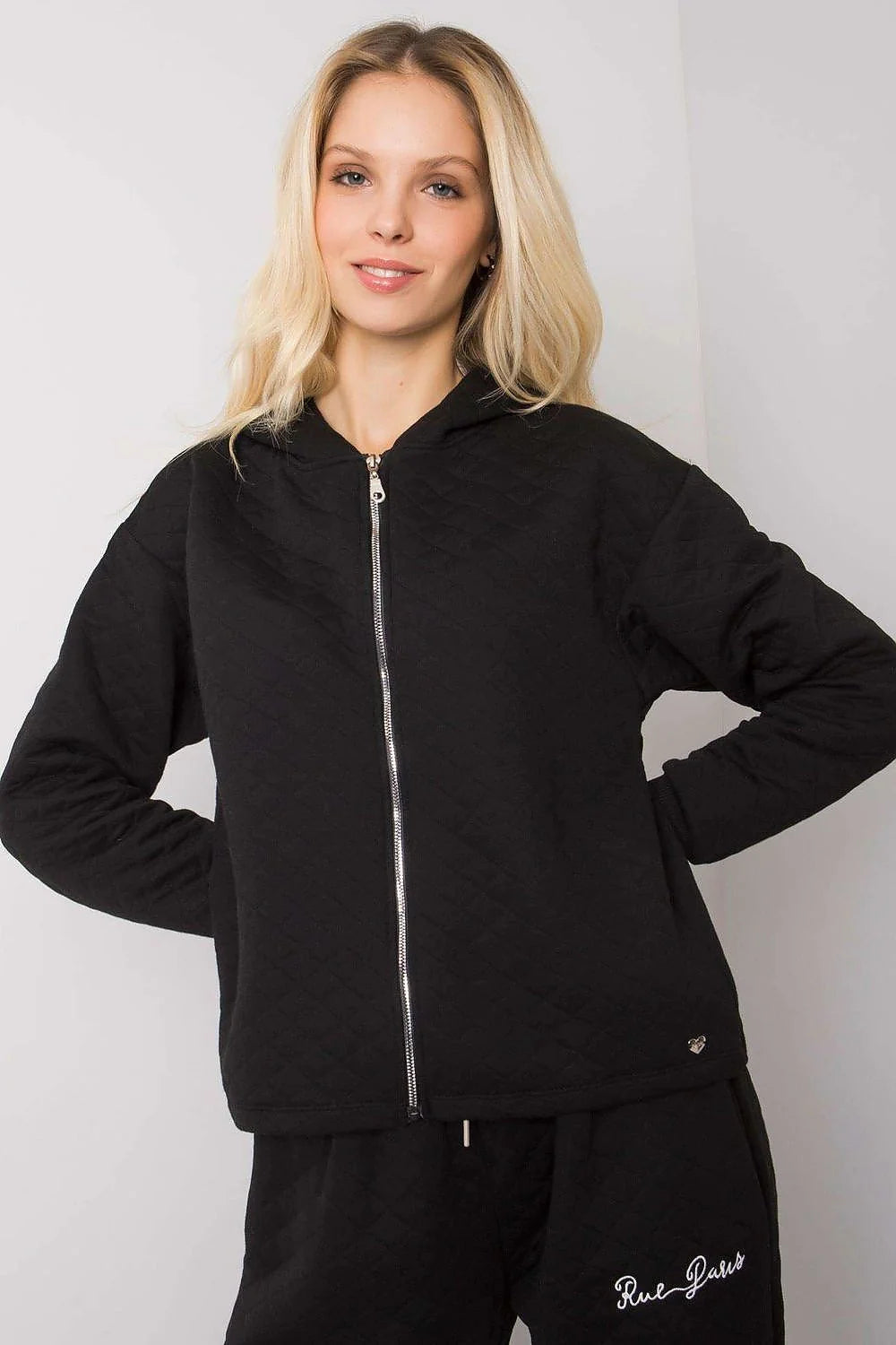 Sweatshirt femme coton matelassé gris clair zippé confort mode 2023 casual chic décontracté moderne