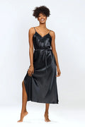 Robe de soirée élégante en satin noir longueur midi bretelles spaghetti décolleté en V dentelle noire taille ajustable femme