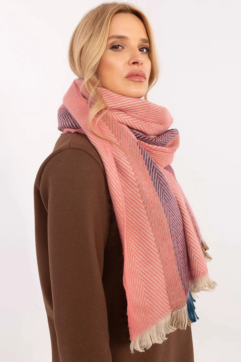 Écharpe hiver élégante longue motif rayures femmes couleurs variées franges douces matériau haute qualité
