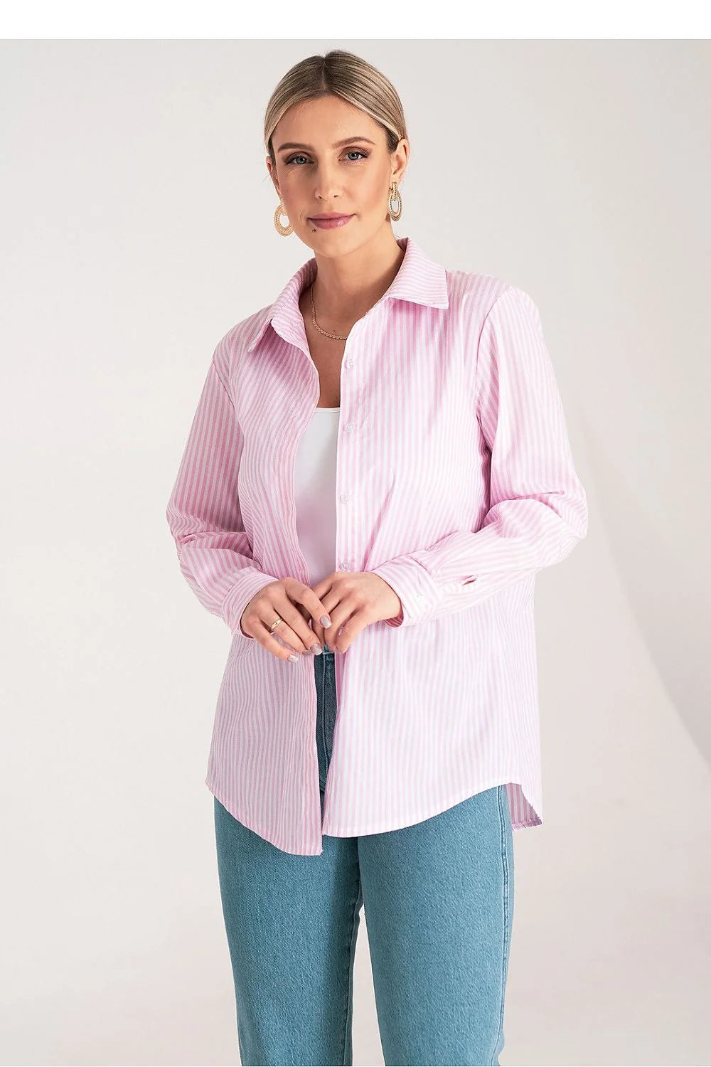 chemise femme oversize tunique rayures verticales rose pâle blanche col classique boutonnage central manches longues poignets boutonnés popeline légère respirante
