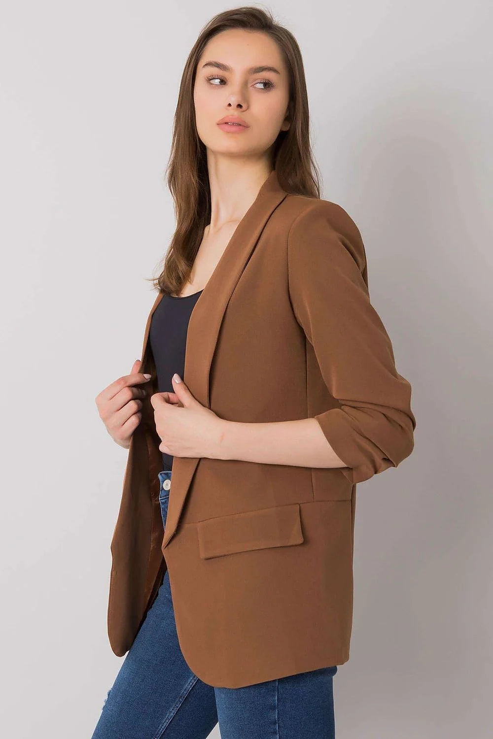 Blazer femme crêpe fluide élégant marron cognac ajusté manches retroussées col châle poches rabat