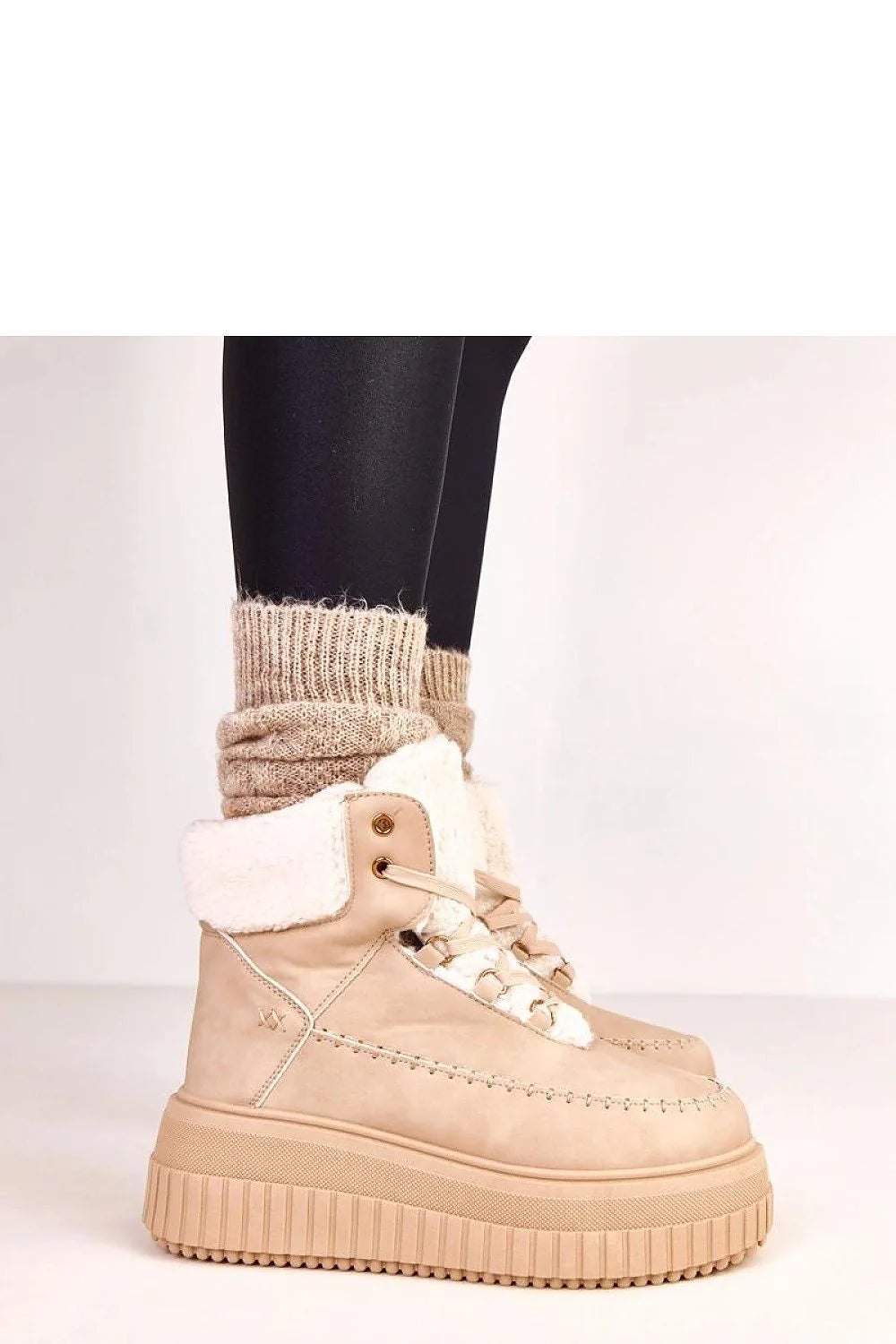 bottines montantes femme hiver suédine beige doublé fausse fourrure lacets fermeture éclair latérale plateforme semelle crantée caoutchouc adhérence confort urbain