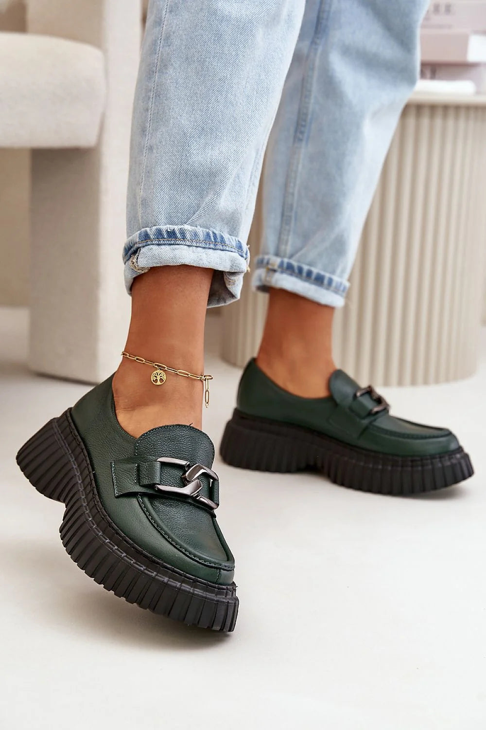 Chaussures pour femmes modernes en cuir vert foncé mocassin semelle compensée look casual et tendance